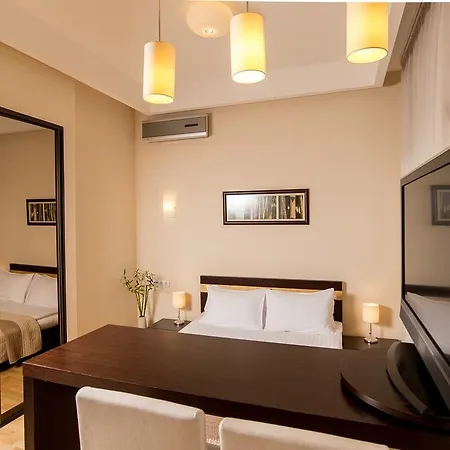 Appart hôtel Senator Victory Square 4*