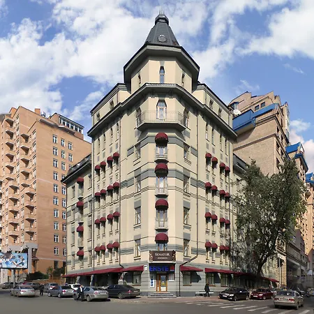 Apart-hotel Senator Victory Square